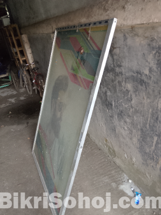 সেলুনের গেলাস